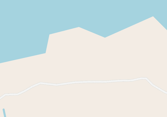 GIF animé d'une carte OpenStreetMap. Zone sud du lac Kuam-ho, dans l'arrondissement de Chongdan, en Corée du Nord.

Première image : Une zone d'eau au nord, et une route au sud, rien de plus.

Deuxième image : Le barrage à l'ouest est représenté, tout le trait de côté du lac est redessiné, la zone résidentielle, les bâtiments, les routes apparaissent ! Le monument avec devant, des zones d'herbes et, derrière, la zone de bois apparaissent au sud du lac, avec la route d'accès.